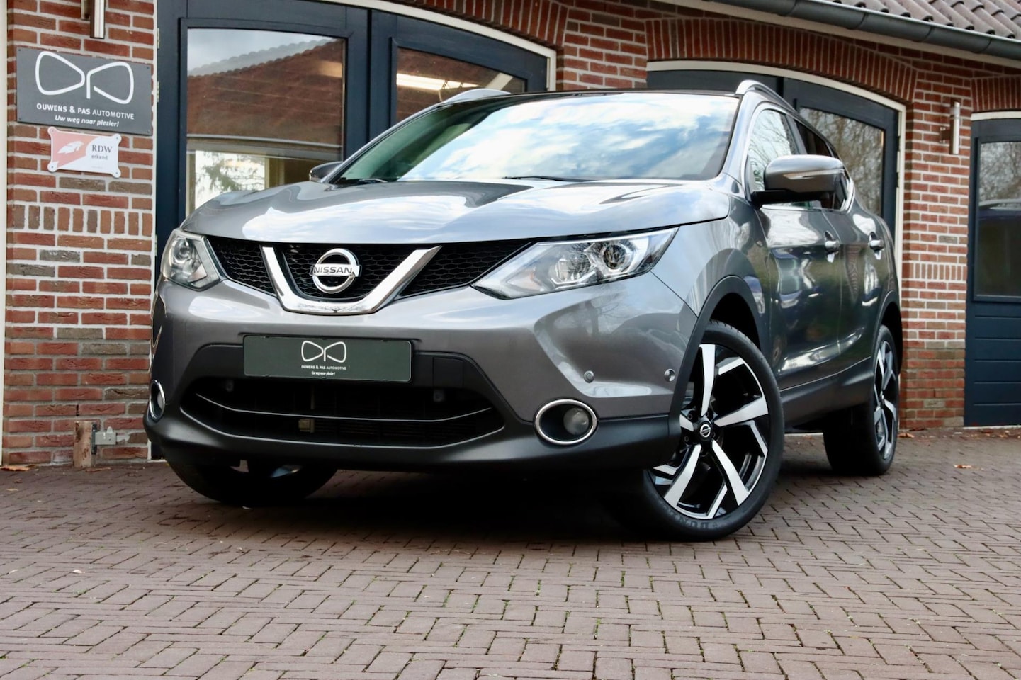 Nissan Qashqai - 1.2 Tekna | PANORAMA | NAVIGATIE | 360 CAMERA | CRUISE - AutoWereld.nl