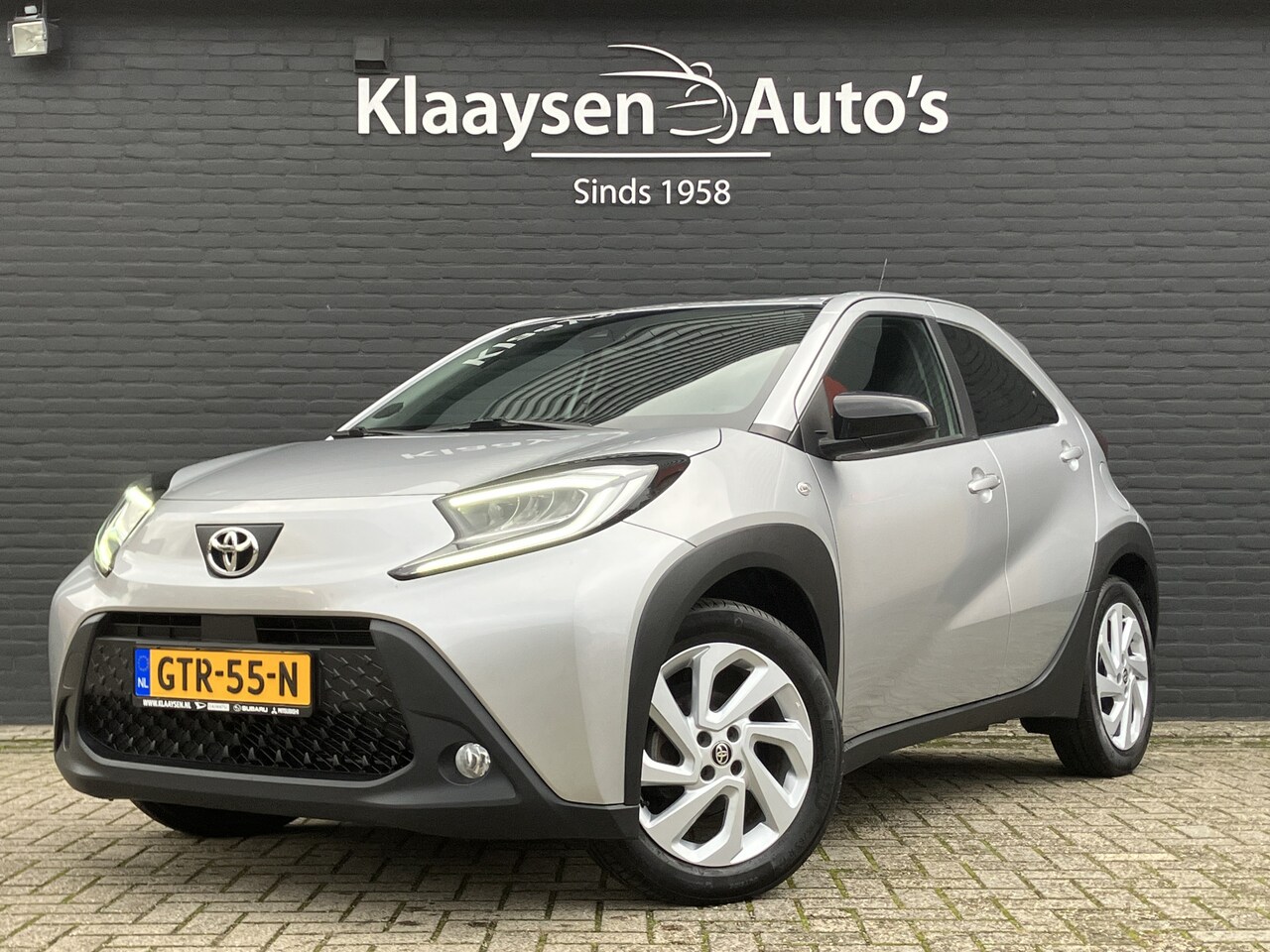 Toyota Aygo X - 1.0 VVT-i MT First | apple carplay | camera | rij assistentie | adaptieve cruise | fab. ga - AutoWereld.nl