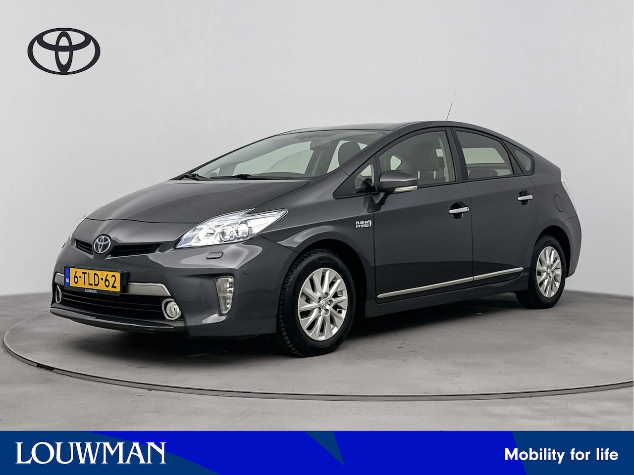 Toyota Prius - 1.8 Plug-in Executive Business | Navigatie | Trekhaak | Leder | Cruise Control Adaptief | - AutoWereld.nl