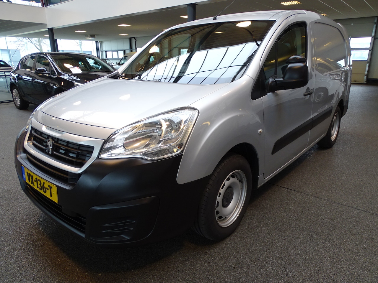 Peugeot Partner - Maxi 122 1.6 BlueHDi 100 L1 XR S&S lang - AutoWereld.nl