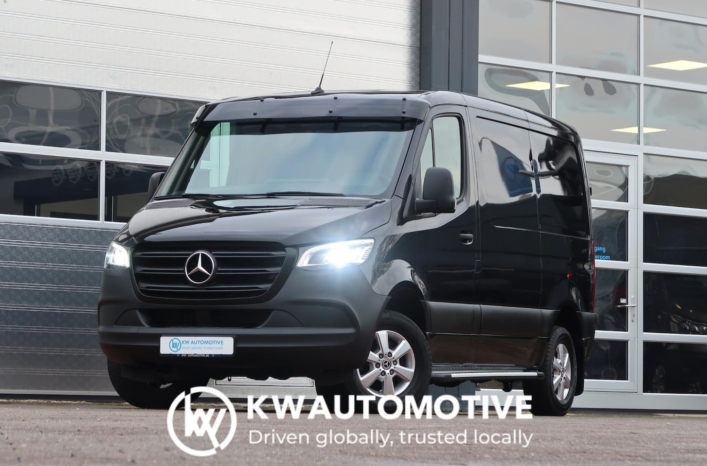 Mercedes-Benz Sprinter - 316 2.2 CDI L1H1 RWD AUT/ CAMERA/ LED/ MBUX/ CRUISE/ CLIMA/ TREKHAAK - AutoWereld.nl