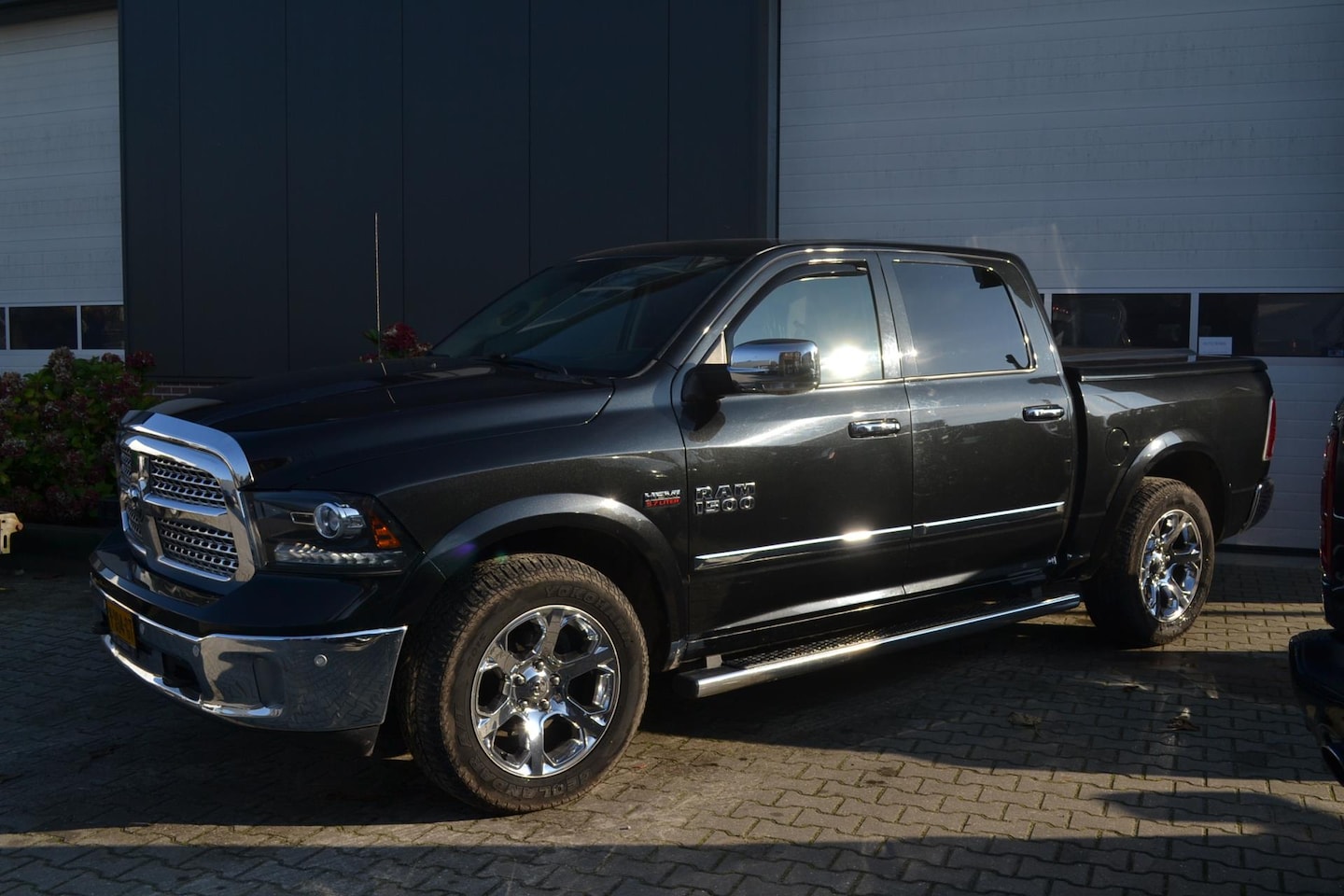 Dodge Ram 1500 - 5.7 V8 Crew cab Laramie Luchtvering, Leder Schuifdak - AutoWereld.nl