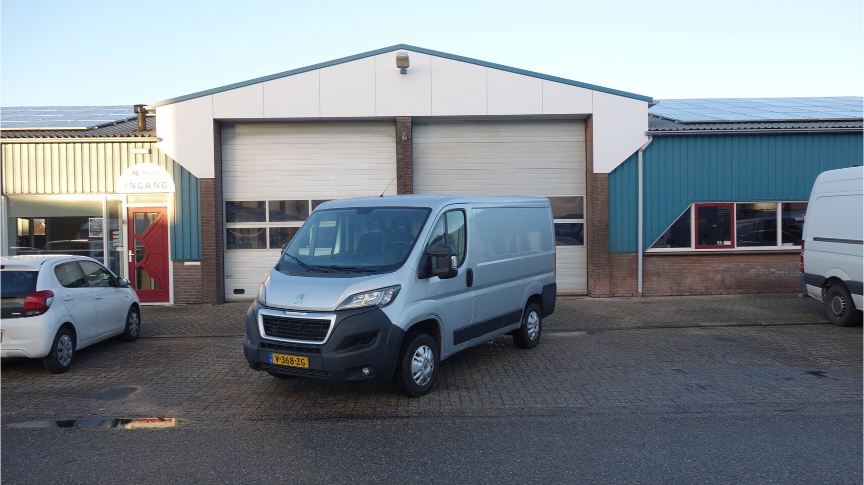 Peugeot Boxer - 330 2.0 BlueHDI L1H1 Premium Pack 330 2.0 BlueHDI L1H1 Premium Pack - AutoWereld.nl