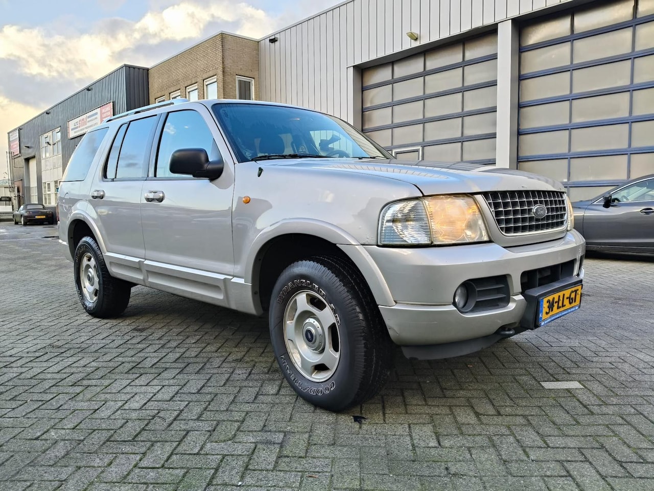 Ford Explorer - USA 4.6-V8 Limited - AutoWereld.nl