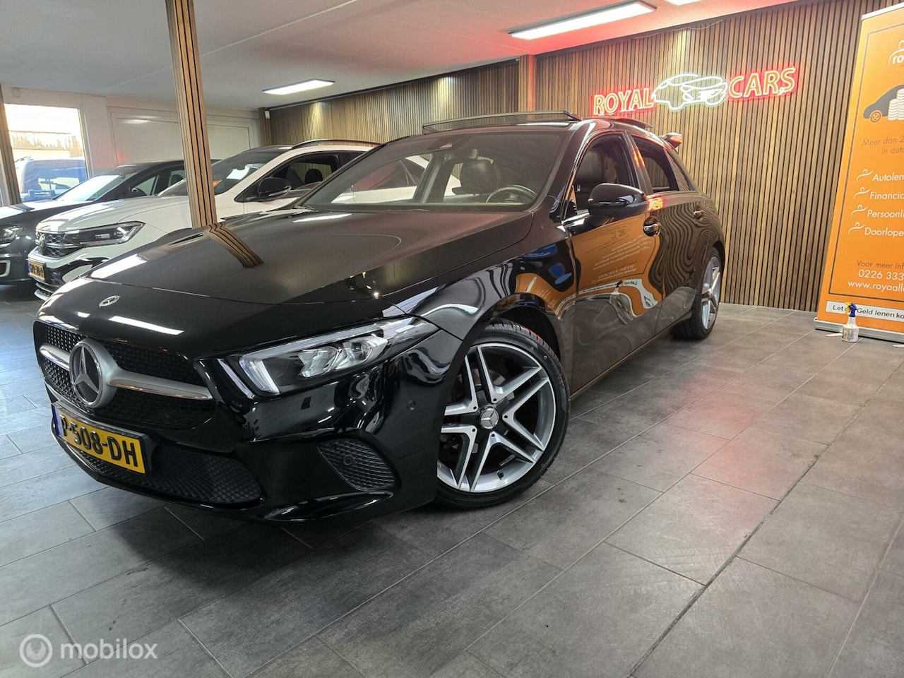 Mercedes-Benz A-klasse - 180 /AMG Pakket/ Pano/ Sfeerverlichting - AutoWereld.nl