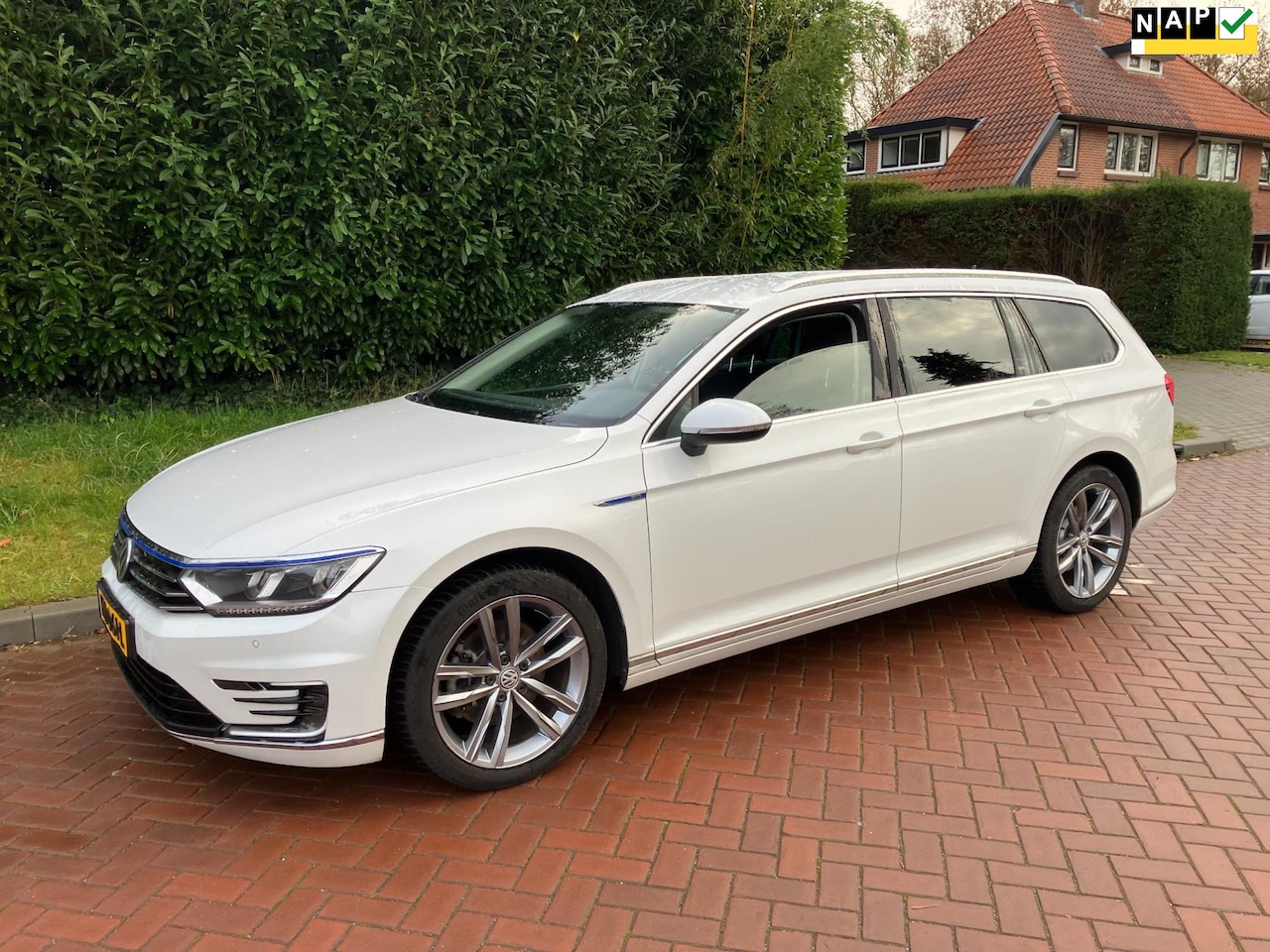 Volkswagen Passat Variant - 1.4 TSI GTE Highline alcantara wit metallic mooie auto vele extra´s - AutoWereld.nl