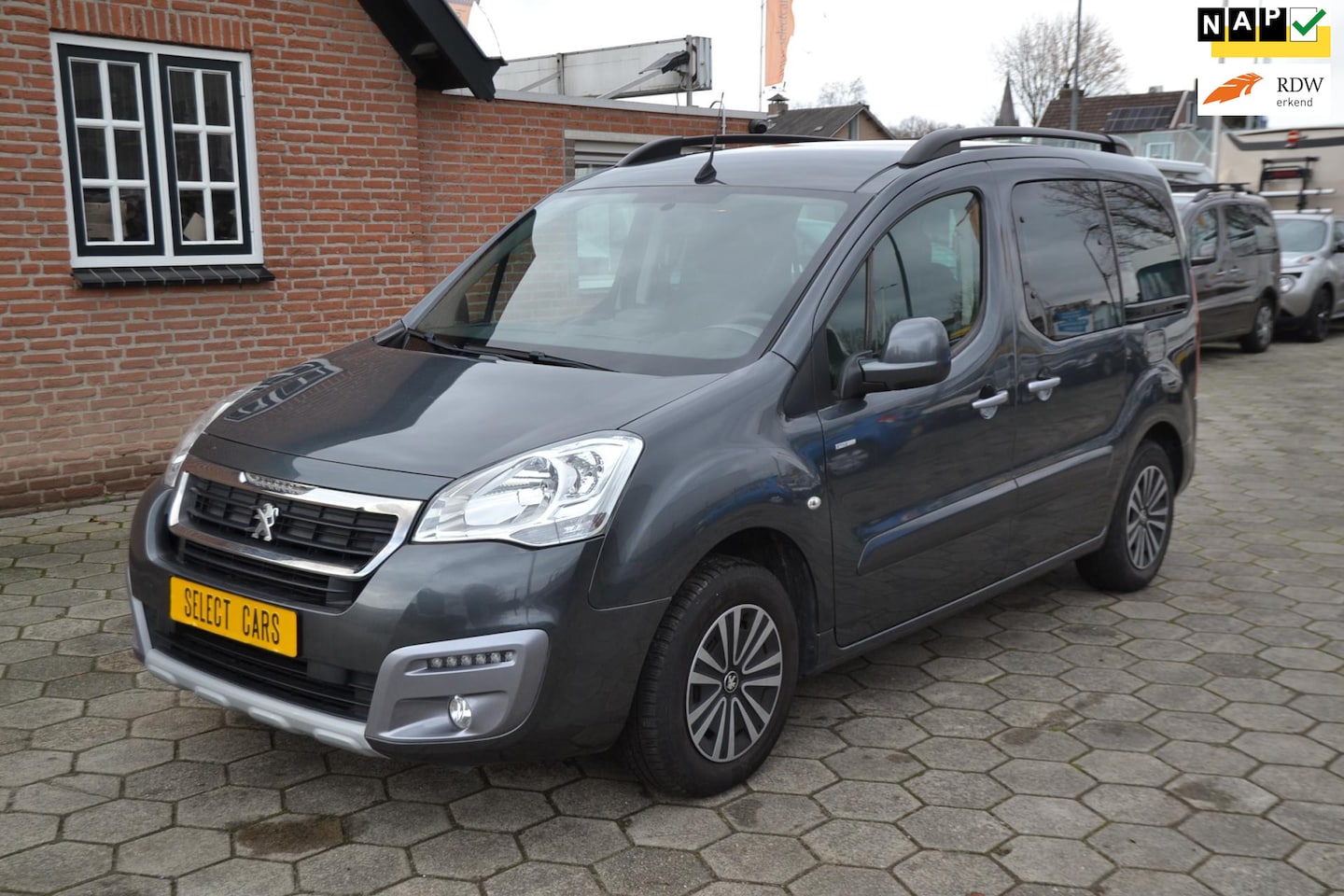 Peugeot Partner Tepee - 1.2 PureTech Allure 1.2 PureTech Allure - AutoWereld.nl