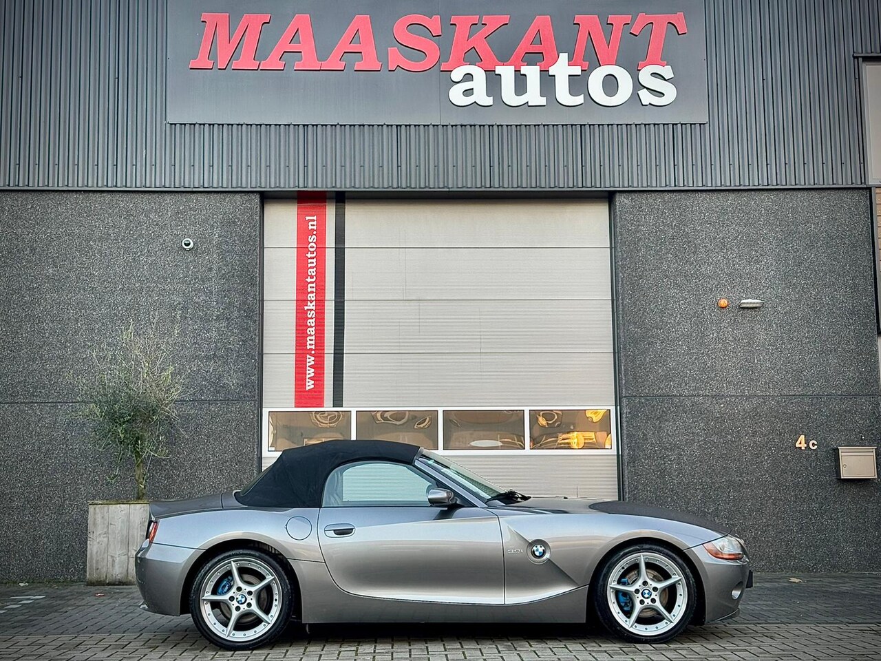 BMW Z4 Roadster - 3.0i / Cruise / M-onderstel / Style 108 / Manual transmission / NICE CONDITION! - AutoWereld.nl