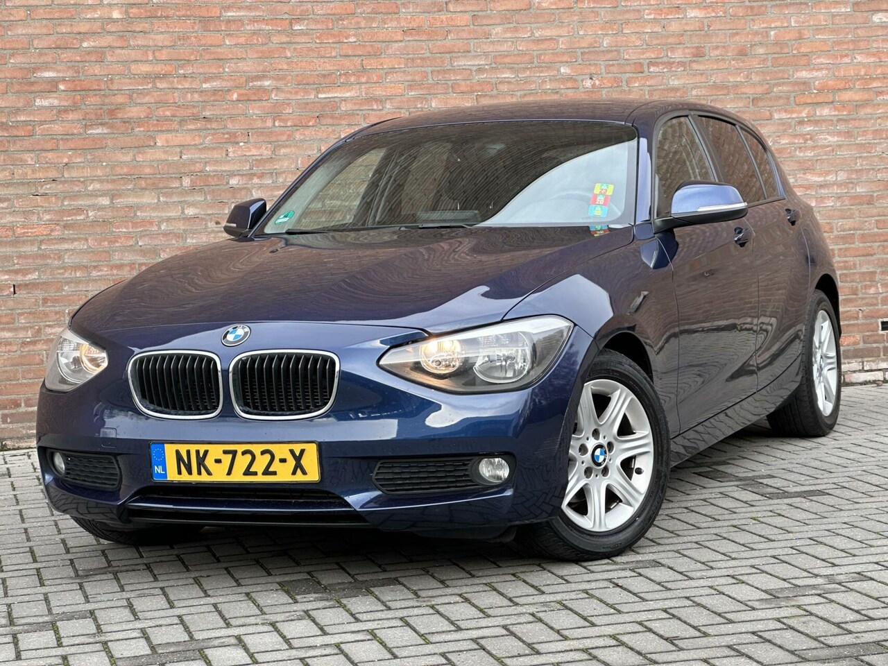 BMW 1-serie - 116I Executive Groot Navi - 5-Deurs - Stoelverwarming - Clima - AutoWereld.nl