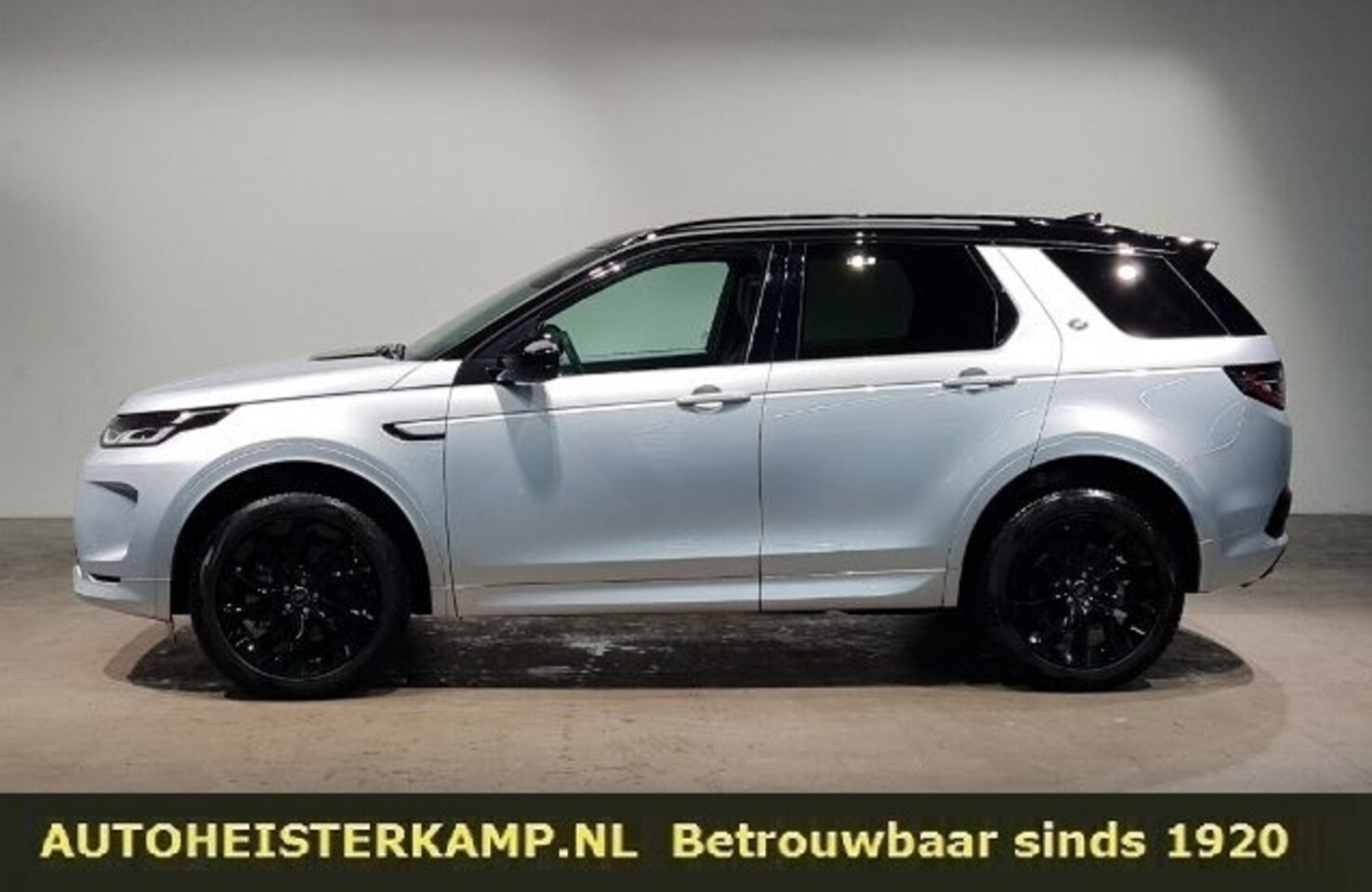 Land Rover Discovery Sport - D200 2.0 Dynamic SE Grijs Kenteken Panoramadak Trekhaak Leer Navi Camera 20 Inch - AutoWereld.nl