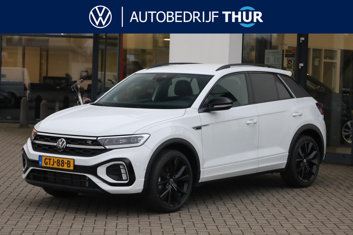 Volkswagen T-Roc - 1.5 TSI Life Business 150pk / 110kw black style, side assist, navigatie, park assist, r li - AutoWereld.nl