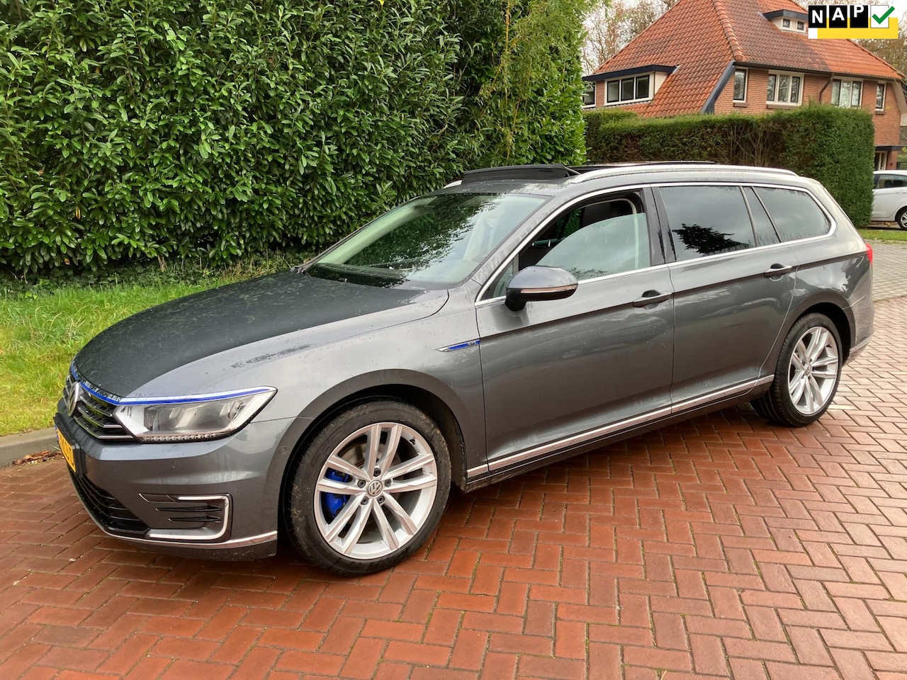 Volkswagen Passat Variant - 1.4 TSI GTE highline met panoramadak alcantara mooie auto perfect onderhouden - AutoWereld.nl