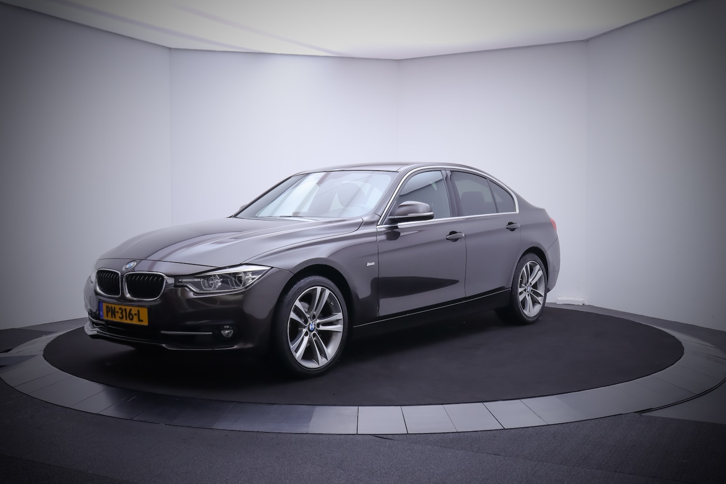 BMW 3-serie - 318iA SPORT-LINE Executive FULL LED/NAVI PROF/SPORTSTOELEN/CRUISE/PDC V+A/LMV 18'' - AutoWereld.nl