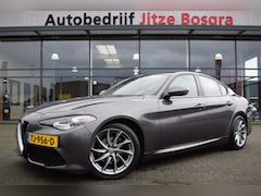 Alfa Romeo Giulia - 2.0T 200pk Automaat Super Veloce Bi-Xenon | Bruin Leder | Sportstoelen | Carplay | 18 Inch