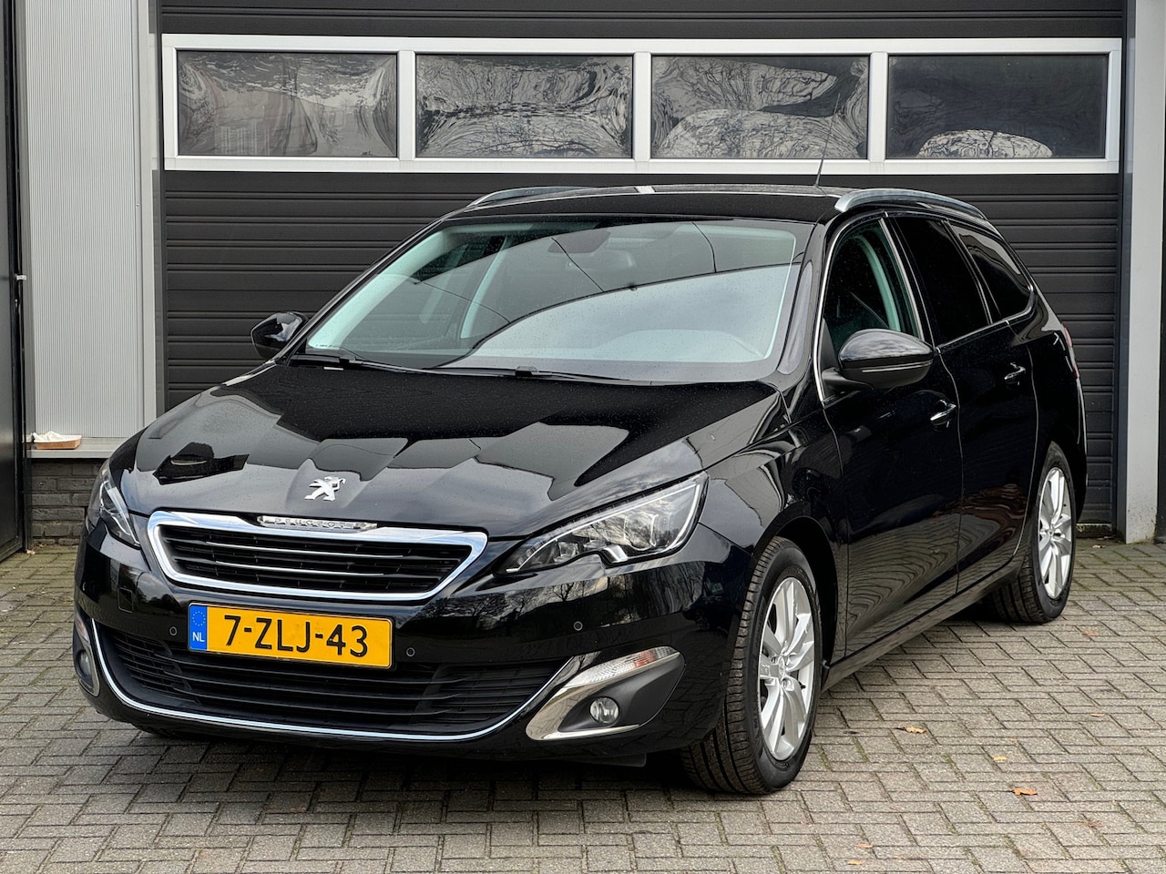 Peugeot 308 SW - 1.6 BlueHDI Allure Xenon/Led, Navi, Massage Stoelen, Cruise, Climate Control, NAP - AutoWereld.nl