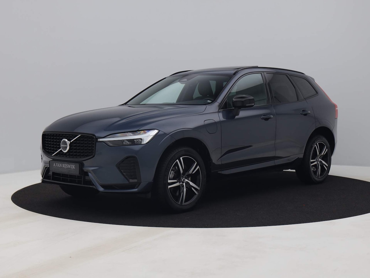 Volvo XC60 - 2.0 Recharge T6 AWD R-Design | PANO | LUCHTVERING | ADAPTIVE | H&K - AutoWereld.nl