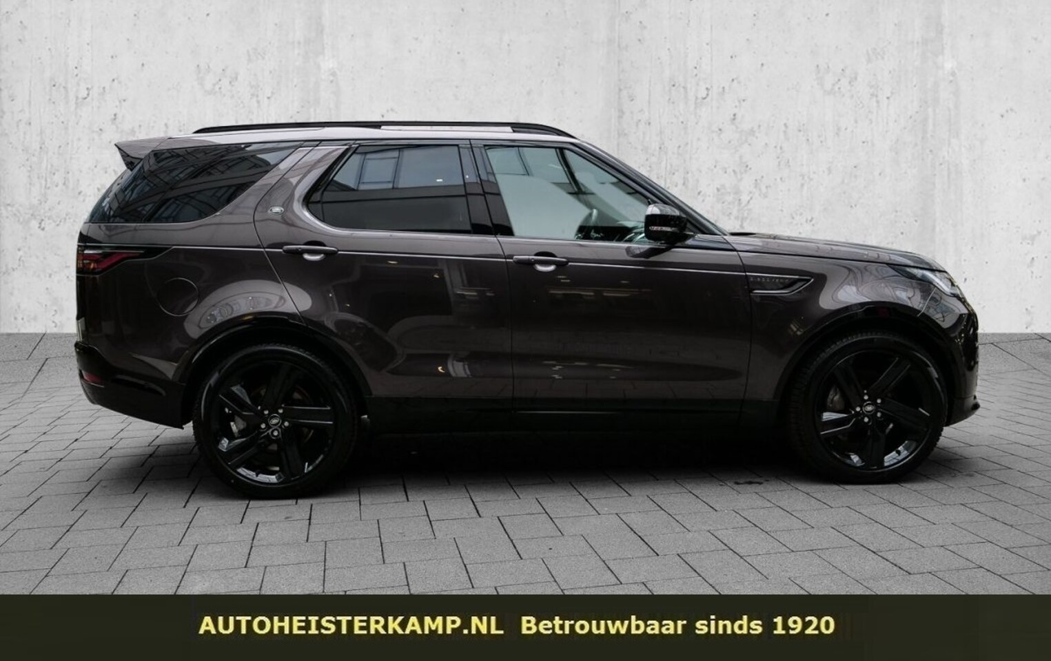 Land Rover Discovery - 3.0 D250 R-Dynamic SE Grijs Kenteken ACC Luchtvering Panoramadak Trekhaak 360 Camera - AutoWereld.nl