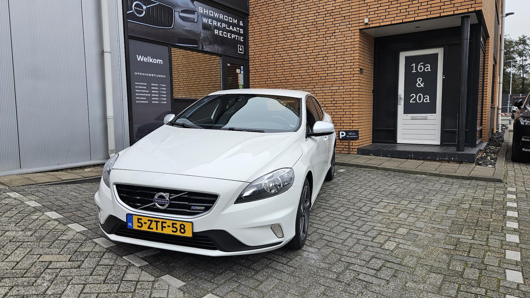 Volvo V40 - 1.6 T3 R-Design 1.6 T3 R-Design - AutoWereld.nl