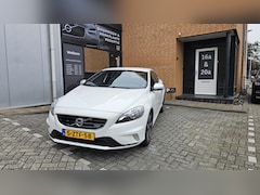 Volvo V40 - 1.6 T3 R-Design