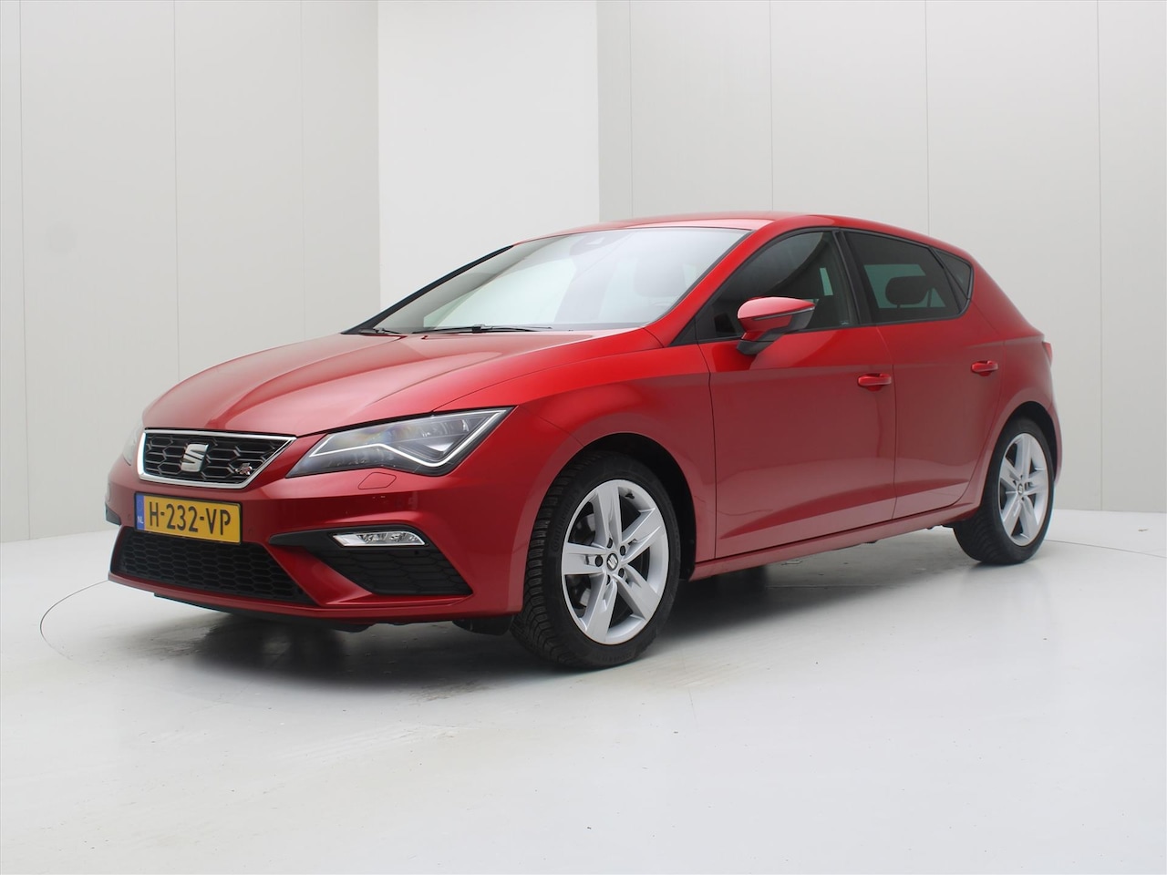 Seat Leon - 1.0 TSI 116pk 6-bak FR Ultimate Edition [ VIRTUAL+CAMERA+CARPLAY+LED+STOELVERWARMING+PDC ] - AutoWereld.nl