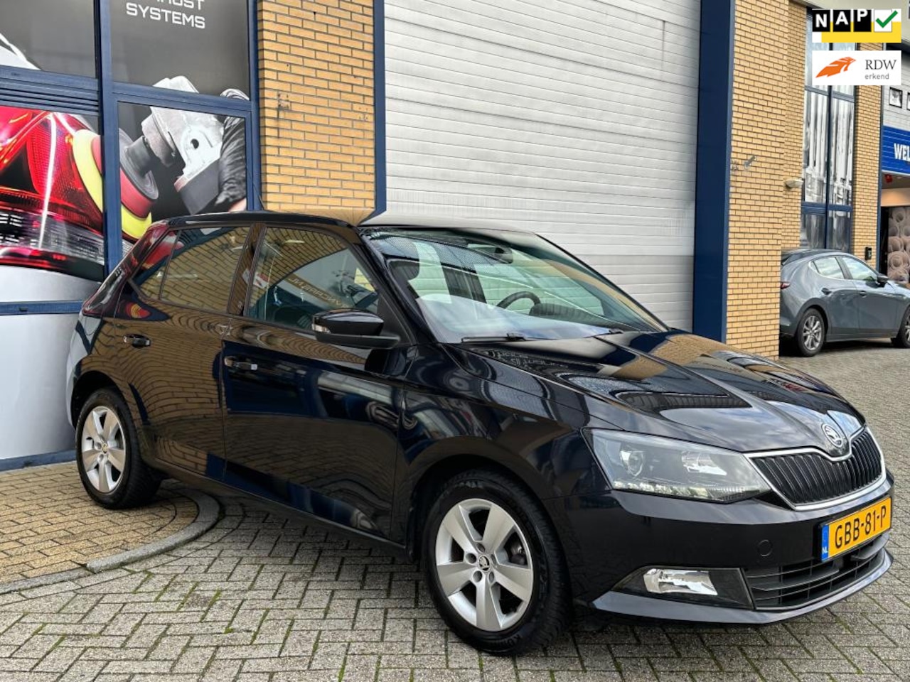 Skoda Fabia - 1.0 Style 1.0 Style, airco, apk, lichtmetaal, cruise control, front assist, 5 deuren, usb aansluitin - AutoWereld.nl