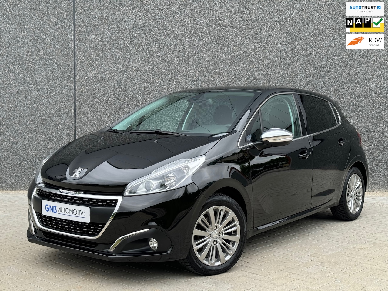 Peugeot 208 - Allure 1.2 PureTech | DAB | Nieuwe distributie | NAVI | Parkeersensor | Carplay |Airco | 2 - AutoWereld.nl