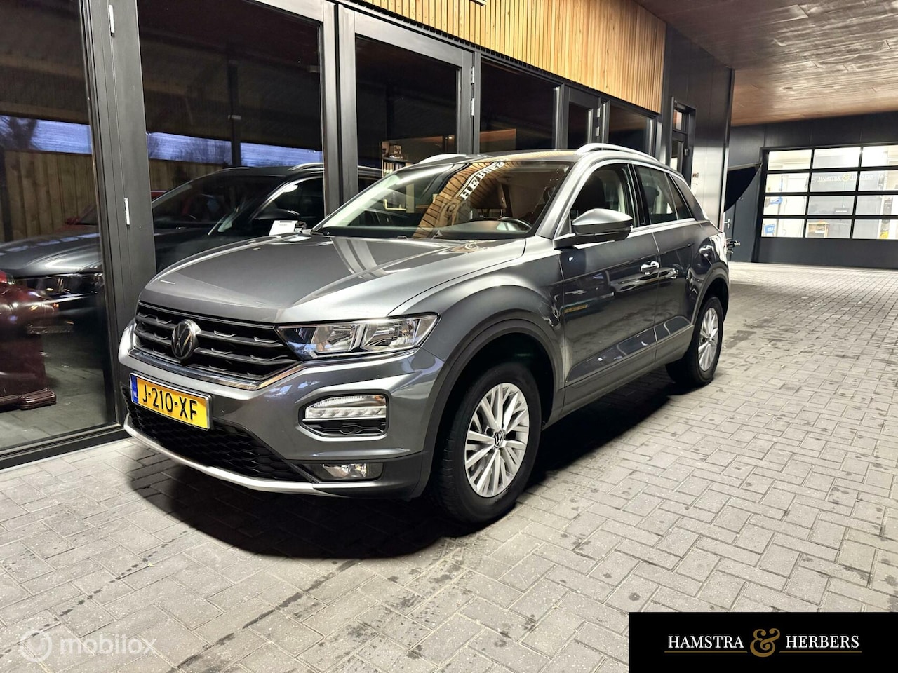 Volkswagen T-Roc - 1.5 TSI Style grijs - AutoWereld.nl