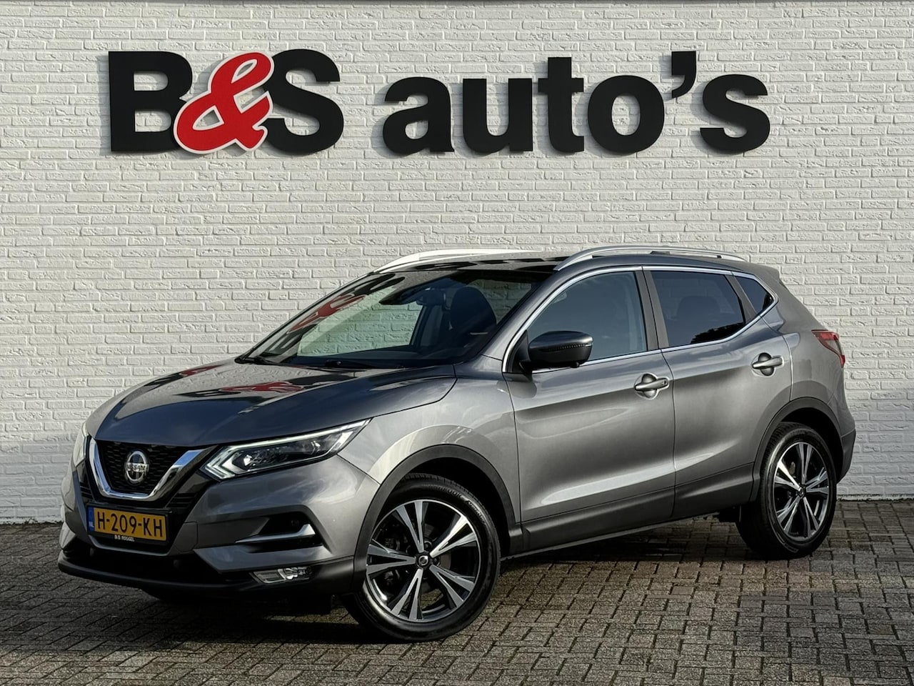 Nissan Qashqai - 1.3 DIG-T N-Connecta 160pk 1500kg Trekhaak 360 Camera Clima Panorama dak Cruise - AutoWereld.nl