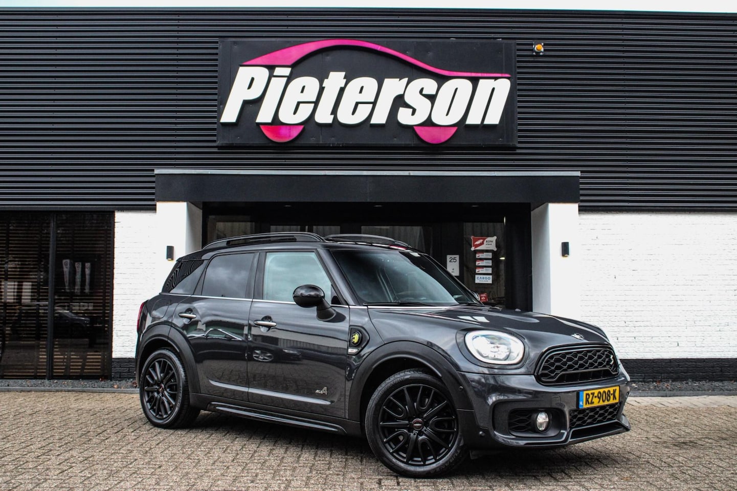 MINI Countryman - Mini 2.0 Cooper S E ALL4 JCW John Cooper Works - AutoWereld.nl