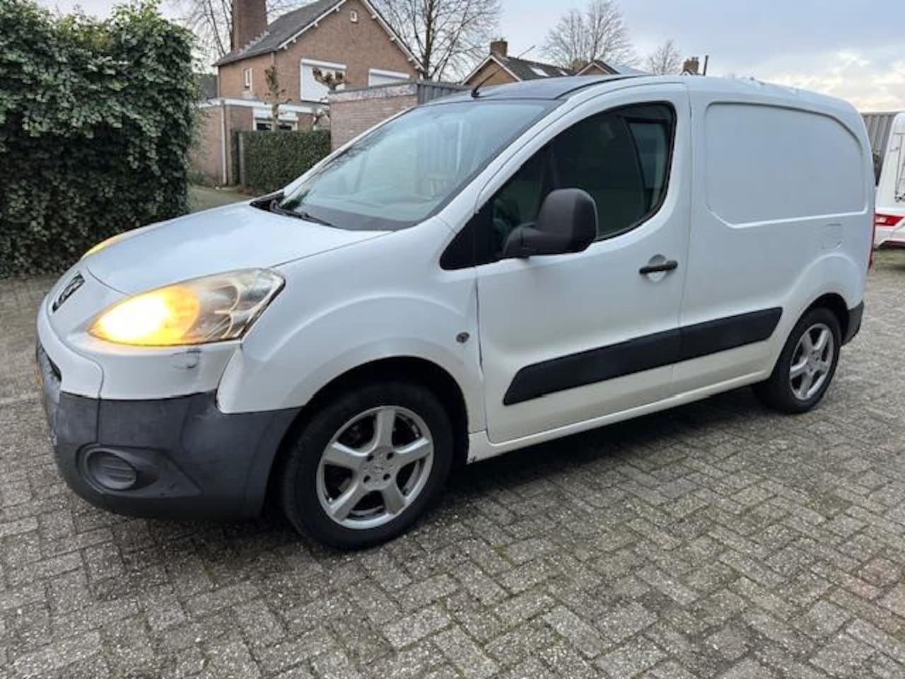 Peugeot Partner - 120 1.6 HDI 2010 EURO 5 AIRCO SCHUIFDEUR - AutoWereld.nl