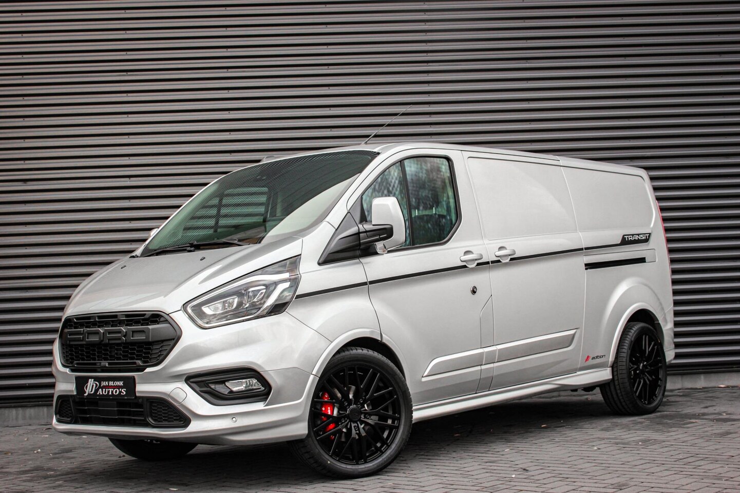 Ford Transit Custom - 320 2.0 TDCI L2H1 Sport 185PK AUTOMAAT / FULL OPTIONS / 2X SCHUIFDEUR / NAVIGATIE / APPLE - AutoWereld.nl