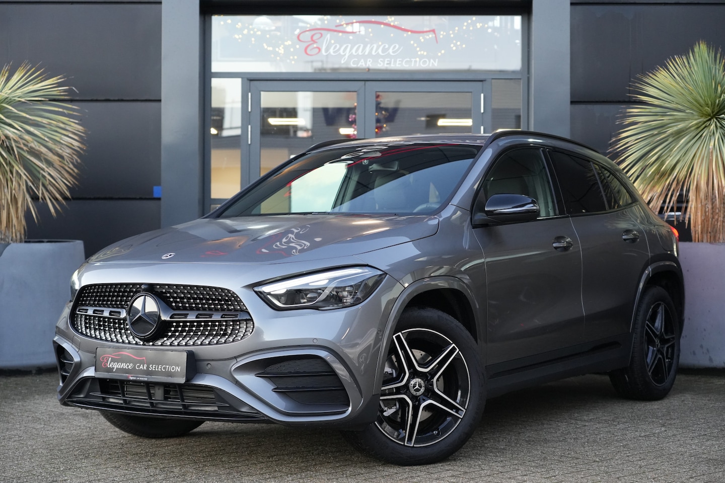 Mercedes-Benz GLA-Klasse - 250 e Star Edition AMG Line 272pk Stoelverwarming/Distronic/Camera - AutoWereld.nl