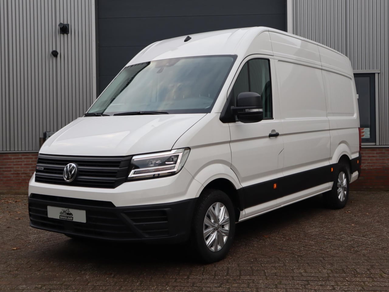 Volkswagen Crafter - 4Motion 2.0 TDI 177pk Aut., LED, Sperdiff., App-connect, L3H3 - AutoWereld.nl