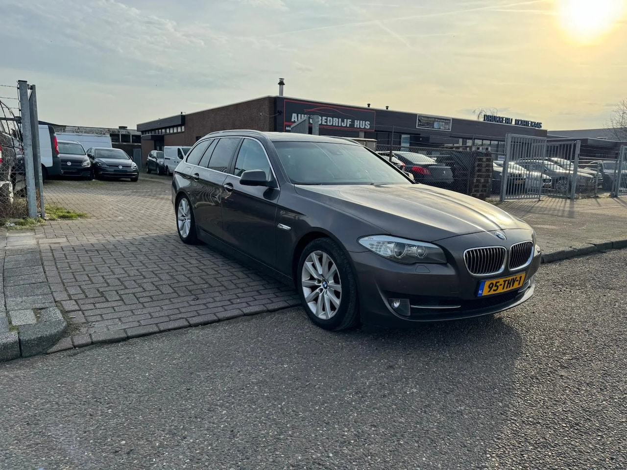 BMW 5-serie - 525 DIESEL XENON/NAVI KETTING HOORBAAR !!! - AutoWereld.nl