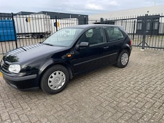 Volkswagen Golf - 1.6 Trendline AIRCO