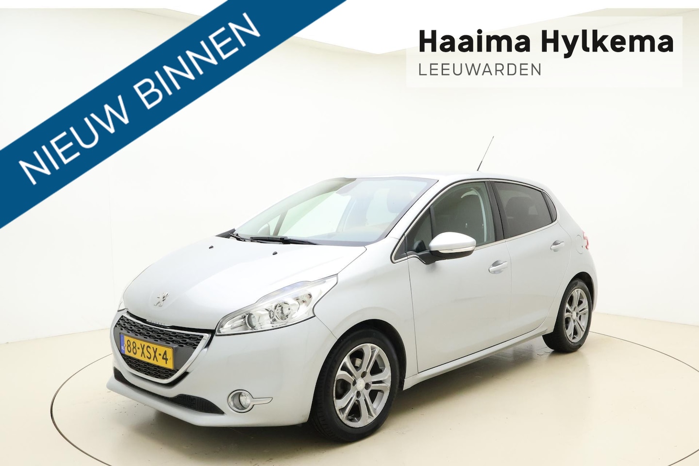 Peugeot 208 - 1.4 VTi Griffe 95 PK | Handgeschakeld | Trekhaak | Parkeersensoren | Lederen bekleding | R - AutoWereld.nl