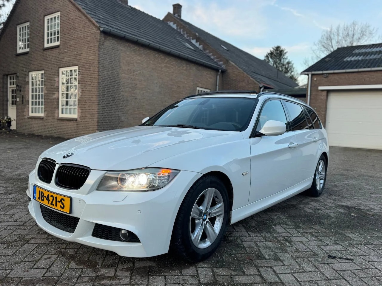 BMW 3-serie Touring - 318i M Sport Edition 318i M Sport Edition - AutoWereld.nl