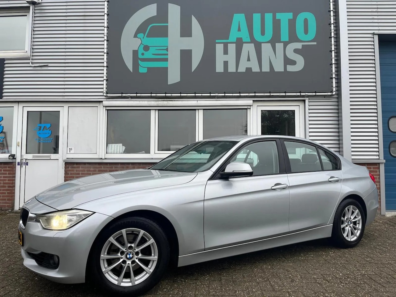 BMW 3-serie - 320i High Executive | orig. NL | zeer netjes - AutoWereld.nl