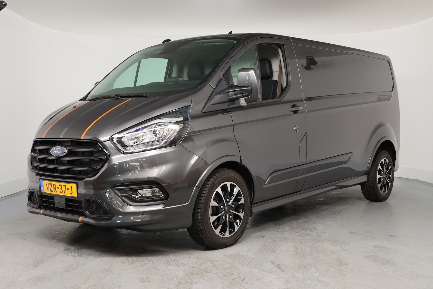 Ford Transit Custom - 320 2.0 TDCI 170PK L2H1 Sport | Automaat | Navi By App | Camera | Stoelverwarming | Voorru - AutoWereld.nl