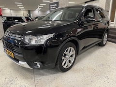 Mitsubishi Outlander - 2.0 PHEV Aanbieding Nu Navigatie PDC Camera ECC