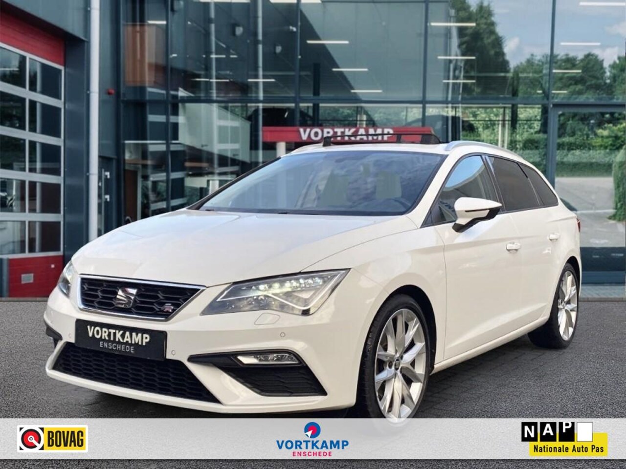 Seat Leon - 1.4 TSI FR LINE PANO-DAK/CAMERA/STOELVERW/CRUISE/NAVI - AutoWereld.nl