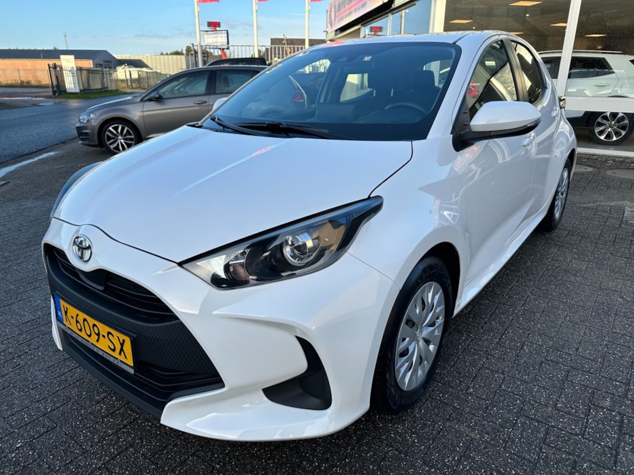 Toyota Yaris - 1.0 VVT-i Active 1.0 VVT-i Active - AutoWereld.nl