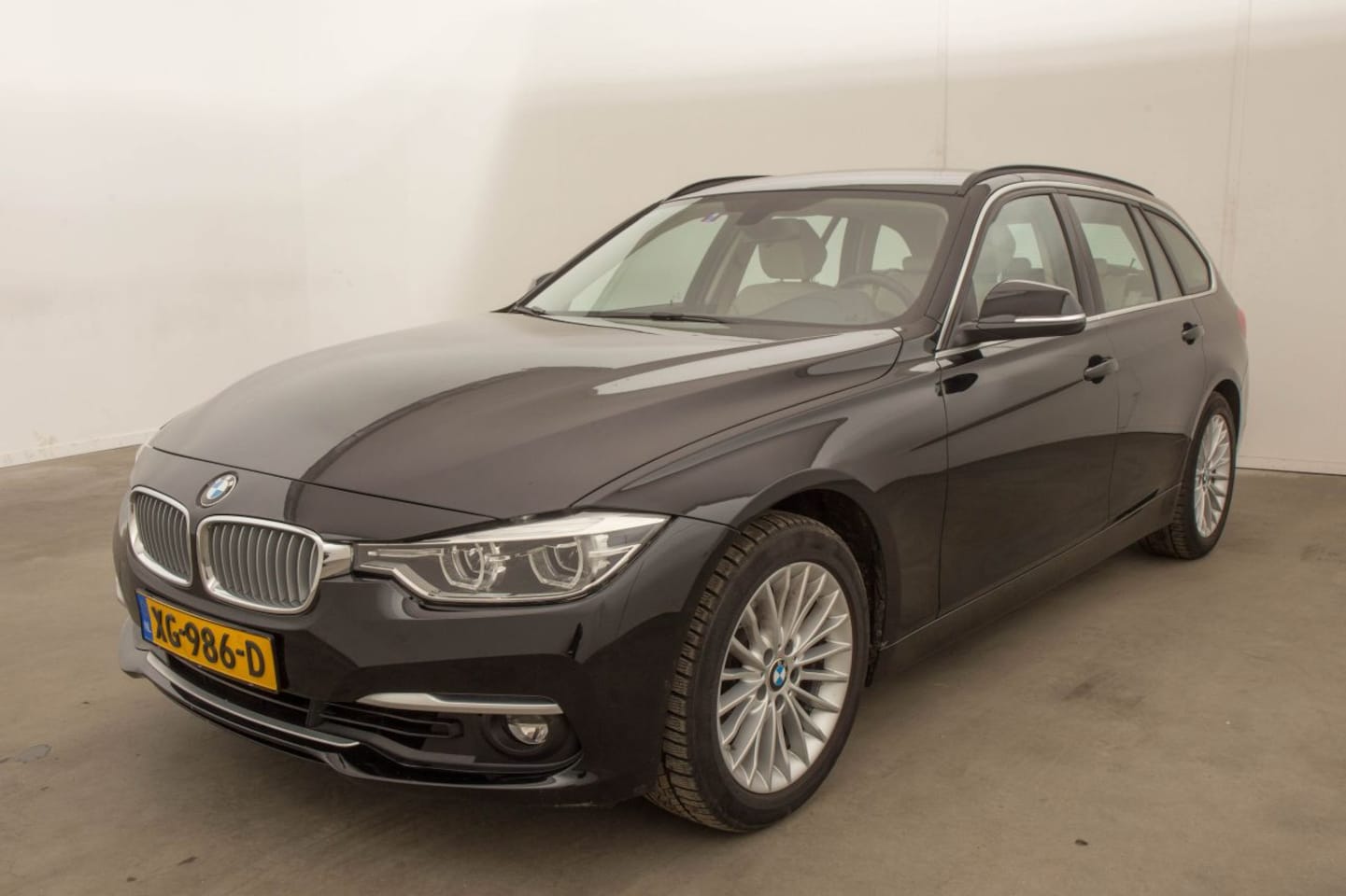 BMW 3-serie Touring - 320i Automaat Luxury Edition - AutoWereld.nl