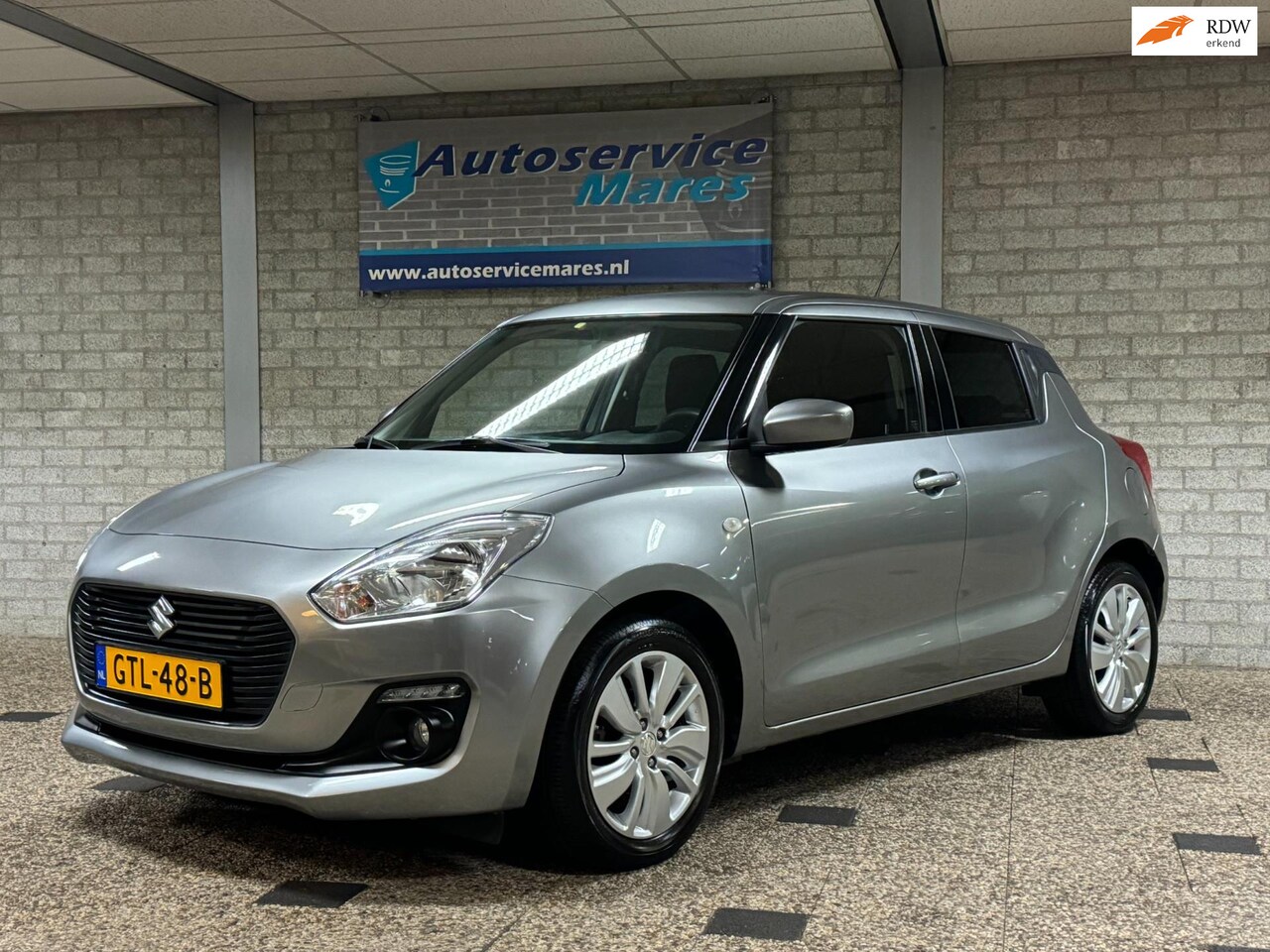 Suzuki Swift - 1.2 Select 1.2 Select, navi, Airco, camera, Stoelverwaring, 16 inch LM - AutoWereld.nl