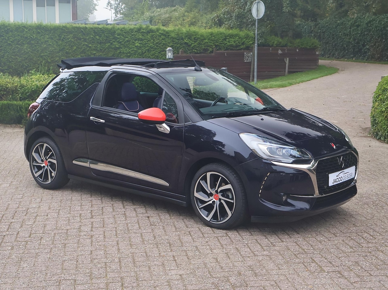 DS 3 Cabrio - 1.2 110pk Automaat Ines de la Fressange - AutoWereld.nl