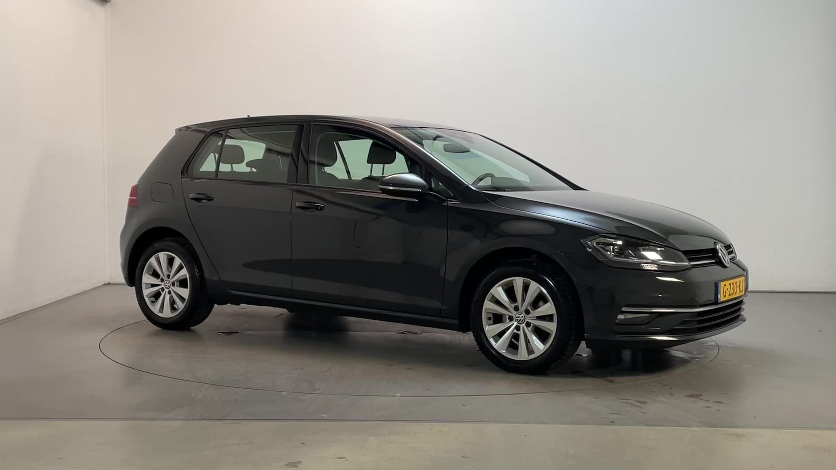 Volkswagen Golf - 1.0 TSI 116pk Comfortline Business Alcantara Stoelvewarming Navigatie DAB+ - AutoWereld.nl