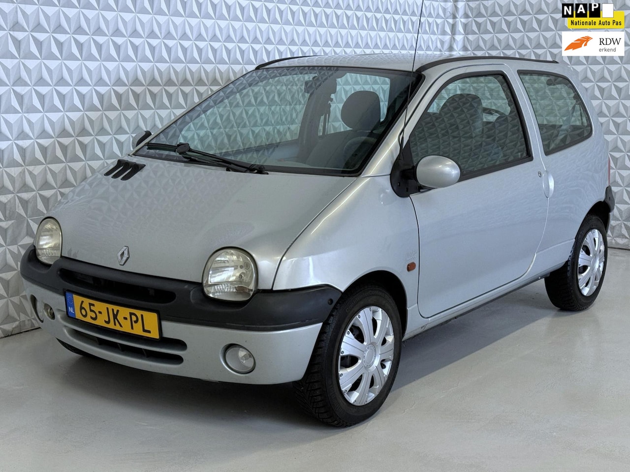 Renault Twingo - 1.2-16V Hélios Stuurbekrachtiging 163.000km (2002) - AutoWereld.nl