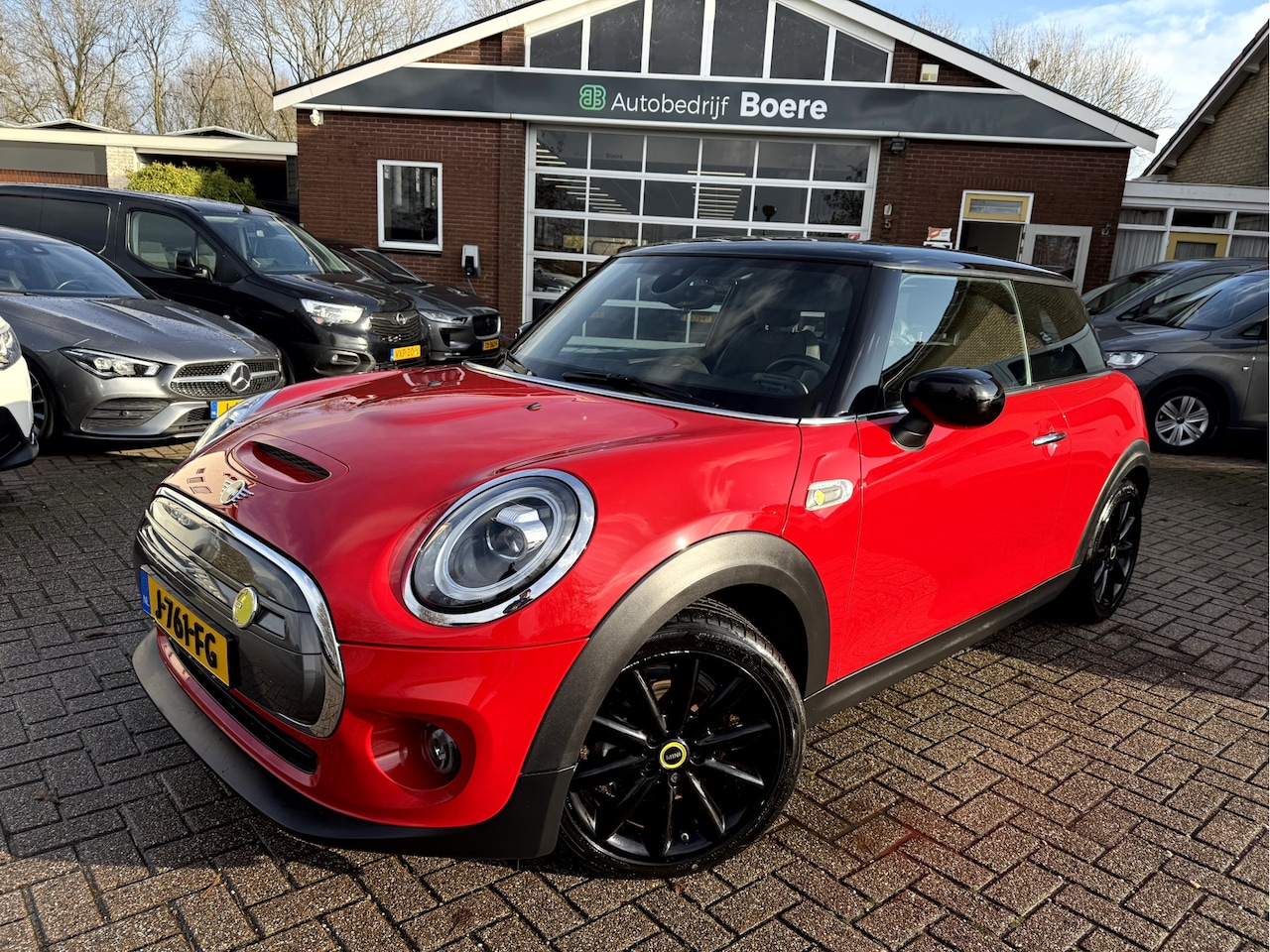 MINI Mini-Electric - Essential 33 kWh € 15450,- Subsidie, Camera, 17''Lmv,  Stoelverwarming, Pdc - AutoWereld.nl