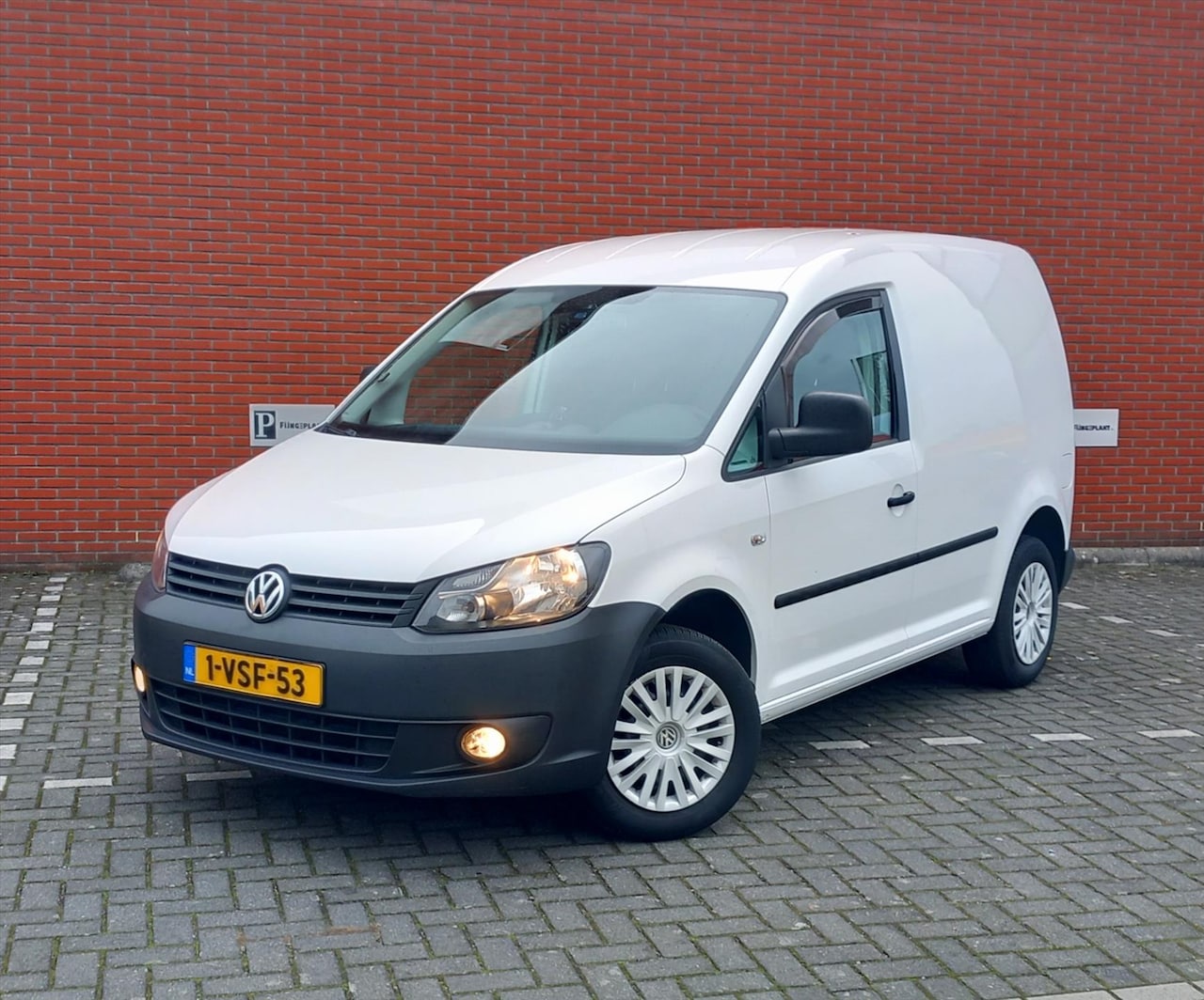 Volkswagen Caddy - 1.6TDI 55KW Airco/Camera/Trekhaak - AutoWereld.nl