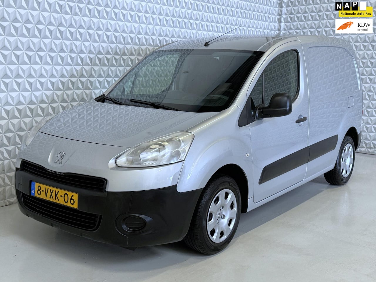 Peugeot Partner - 120 1.6 HDI L1 AIRCO Schuifdeur Trekhaak (2012) - AutoWereld.nl